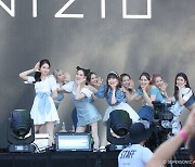 JYP NiziU, 日 페스티벌 '슈퍼소닉 2021' 출연..9개월만 대면 무대에 눈물