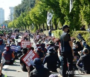 "문재인 정권 규탄" 화물연대 SPC청주공장 인근도로 점령 집회