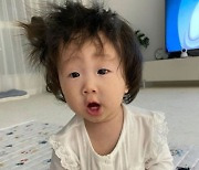 정경미, ♥윤형빈 유전자 '몰빵'.. 머리숱 어마어마한 딸에 "부럽구나"