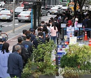 좀체 잦아들지 않는 코로나19 확산세