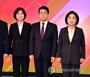 정의당 대선경선 4차 방송토론회에서 포즈 취하는 후보들