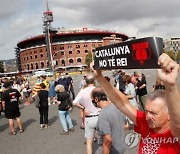 SPAIN ROYALS MOTOR SHOW PROTEST