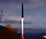 北, 또 신무기 공개.."신형 반항공미사일 시험발사"