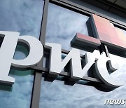 "원하는 곳서 일하라" 美 회계법인 PwC, 재택근무 영구 허용