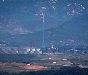 북한 "어제 새로 개발한 반항공미사일 시험발사"