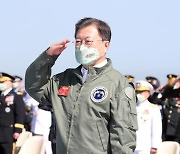 [속보]文대통령 "軍 인권 위해 뼈 깎는 각오로 혁신하라"