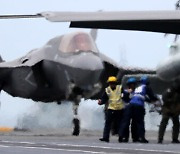일본, 경항모에 F-35B 수직이륙 첫 실험..'중국 견제' 활용