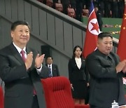 김정은, 시진핑에 축전.."북중친선, 동지로서 끊임없이 발전"