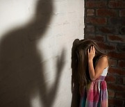 초등생 친딸 성폭행 40대男..2심서 감형돼 징역 10년