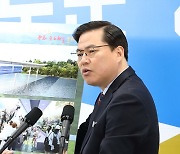 유동규,10년 전부터 인연 맺고 충성..이재명 재판 응원 방문도