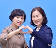 '맘(Mom) 편한 광주' 실무진, 이달의공무원 상 받았다