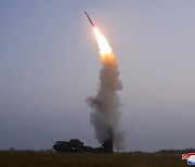 북한 "어제 신형 반항공미사일 시험발사"