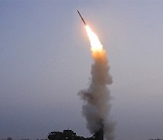 [속보] 북한, 또 무력시위.."어제 신형 반항공미사일 시험발사"