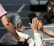 인권위 "코로나로 노인 인권 더 취약..빈곤·학대 보호 대책 시급"