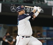 이대호, KBO 역대 14번째 2000안타 달성