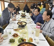 원주 대표 음식 '관찰사 옹심이' 6개 부대 메뉴 개발