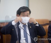 전해철 장관 "검찰 수사권 완전 박탈은 국민 공감대 필요"