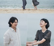 '유미의 세포들' 김고은·안보현, 바닷가 커플여행 포착