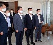 김영록 지사, 국제수묵비엔날레 해남 전시관 방문
