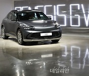 베일 벗은 제네시스 첫 전용전기차 'GV60'..1회 충전 451km 주행