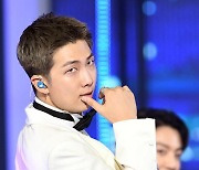 [포토]RM, '치명적인 눈빛'