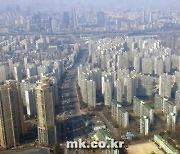"월급 받으면 뭐하나 월세로 다나가는데" 서민들의 절규..서울 10곳 중 4곳 월세 거래