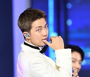 [포토] RM, 리더의 퍼포먼스