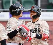 추신수 '최정, 역시 홈런 공장장!' [MK포토]