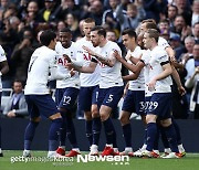 '손흥민 선제골 도움' 토트넘, 빌라에 전반 1-0 리드