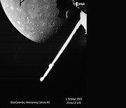 [이광식의 천문학+] 수성 탐사선 '베피콜롬보'가 잡은 놀라운 수성 이미지