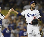 Brewers Dodgers Baseball