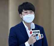 이준석 "비서실에 있어야 측근? 코미디" 맹비난