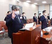 [포토]한상혁 방통위원장, '과방위 국정감사 업무 보고'