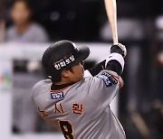 '노시환·페레즈 홈런포' 한화, 두산에 4-3 승리