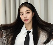 브레이브걸스 유정, 스쿨룩 완벽 소화..꼬부기의 동안美 [리포트:컷]