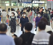 연휴 마지막 날 붐비는 제주공항