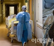 복통에 병원 갔더니 1kg 넘는 못·칼 한가득.. 무슨 일이