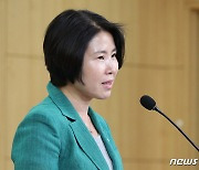 野 "백신 이상반응시 靑 소송해야"..정부 "보상확대할 것"