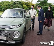 '캐스퍼' 인수받은 문재인 대통령