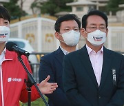 이준석, 청와대 앞에서 "대장동 덮을 수 있다는 생각, 독재의 길"