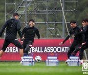 축구대표팀, 전세기 타고 '이란 원정 첫 승' 노린다