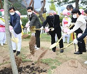 임권택 감독-안성기-장현성-예지원-류현경,'함께 심는 나무' [사진]