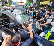 해고자도 노조 가입 '勞로 기운 운동장' ..경영계 "불법행위, 문제 제기조차 못해"