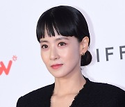 [T포토] 류현경 '당기면 더 예뻐'