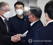 이재명 "유동규, 폭탄 하나 던진 것..尹은 대통령 측근인가"