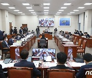 '전교조' 성토·옹호 격돌한 교육위 국감.."교육 망쳐" vs "존경한다"(종합)