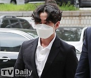 '대마초 구속' 비투비 출신 정일훈, 수의 입고 항소심 참석