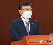 권덕철 "남자 간호사 군 대체복무 필요성 공감..국방부와 협의"