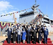 5,600톤급 차기 잠수함구조함 '강화도함' 진수