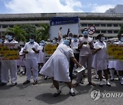 APTOPIX Virus Outbreak Sri Lanka Protest